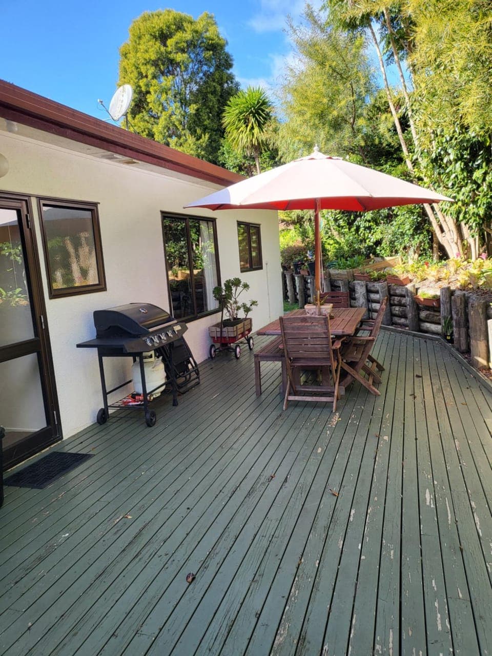 Property building, Patio, Day, BBQ facilities, Garden, Balcony/Terrace, Seating area, Dining area, Garden view, Internal: Not applicable to any particular room