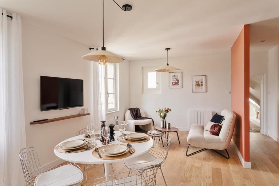 Living room, Dining area