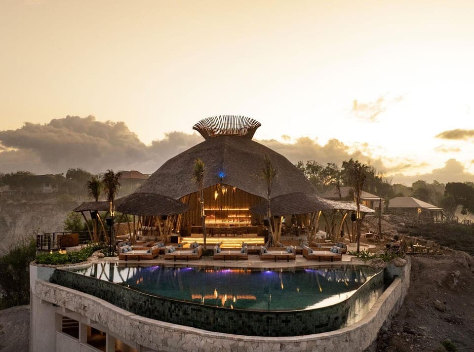 Restaurant/places to eat, Swimming pool, Entertainment