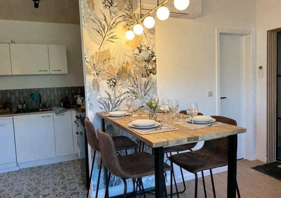 Kitchen or kitchenette, Dining area, stove, kitchen