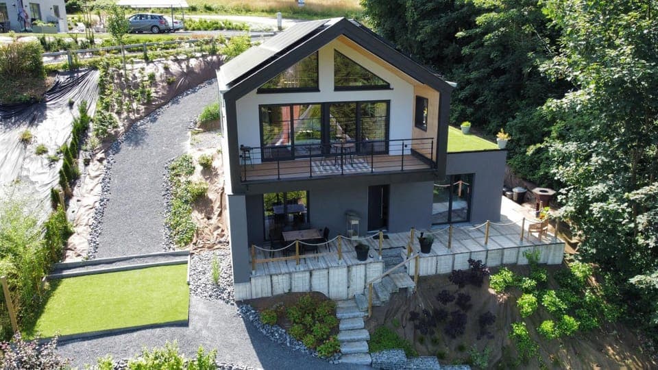 Property building, Patio, Spring, Day, Neighbourhood, Natural landscape, Garden, Garden view, Street view