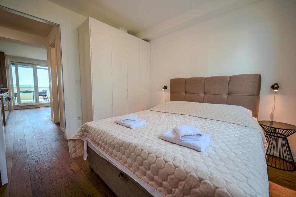 Bed, Bedroom, towels, wardrobe