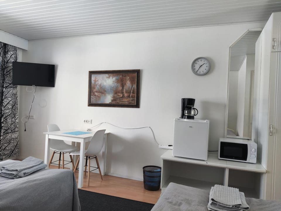 Coffee/tea facilities, microwave