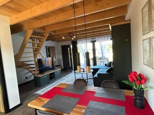 TV and multimedia, Living room, Seating area, Dining area