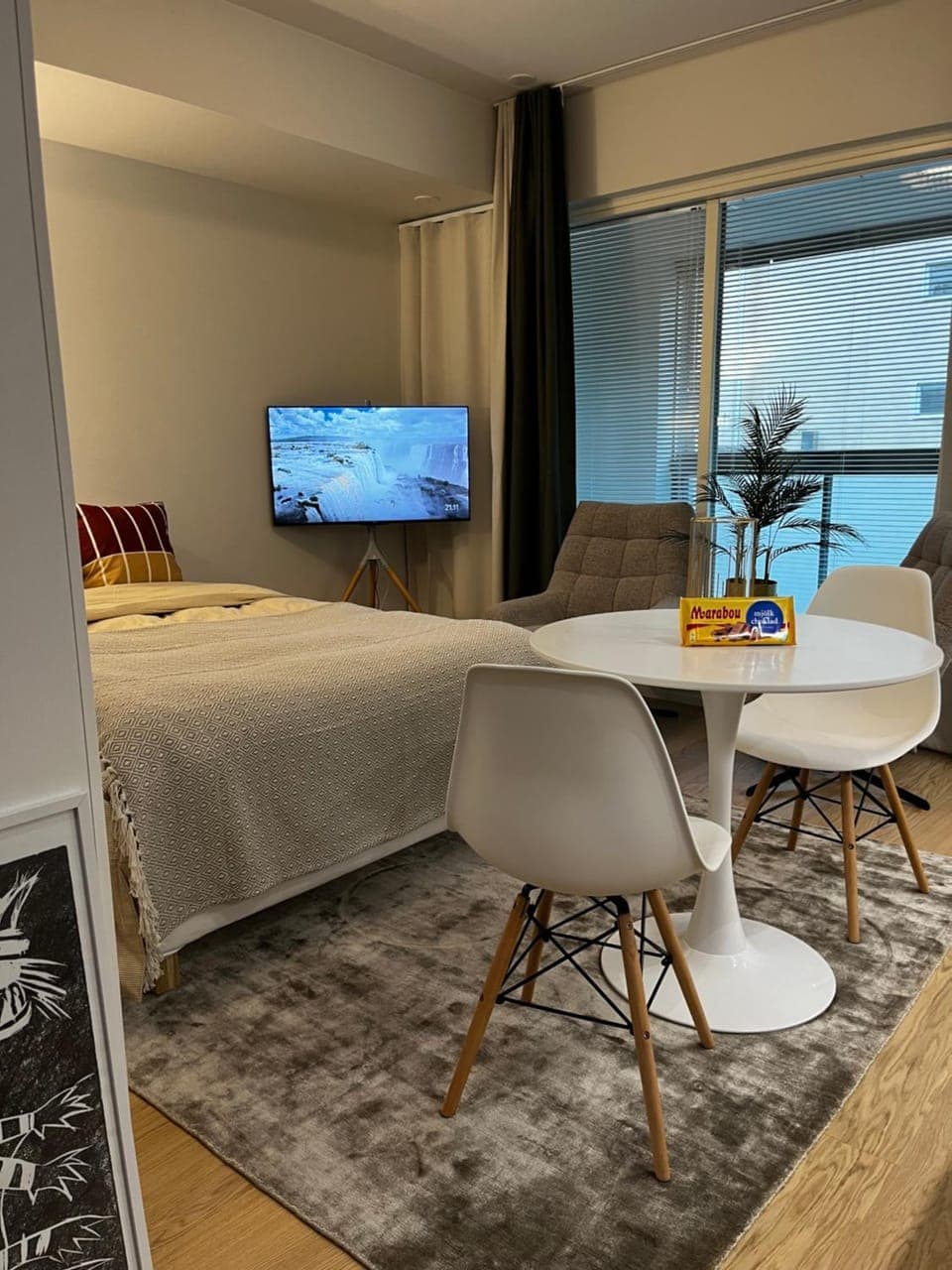 Bed, TV and multimedia, Living room, Dining area, Bedroom