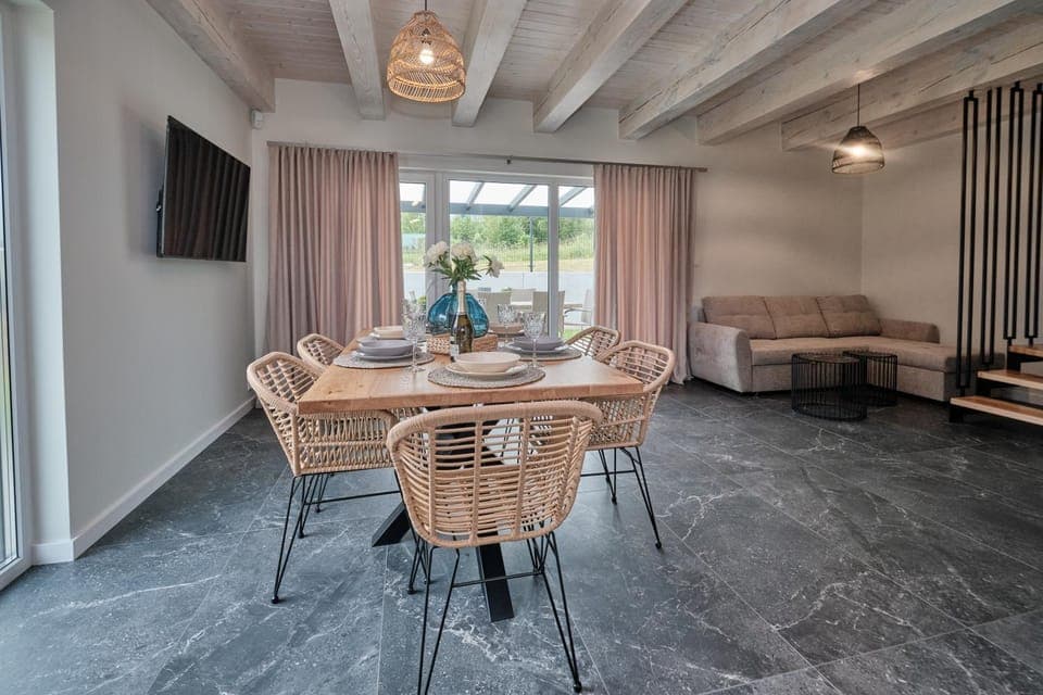 Seating area, Dining area