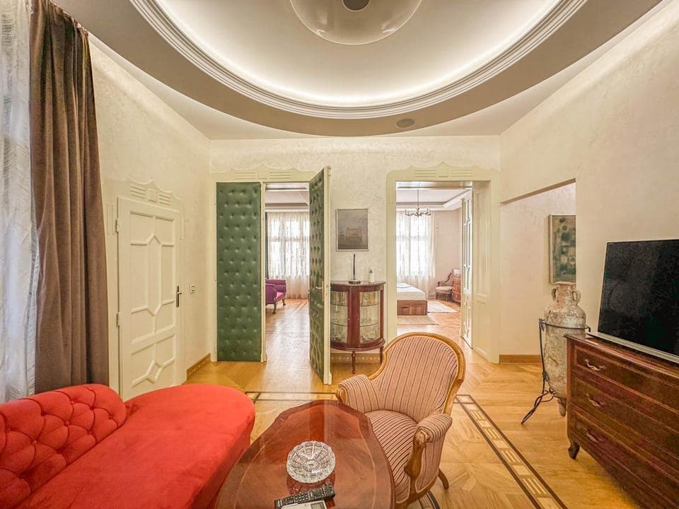 TV and multimedia, Seating area