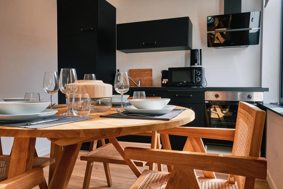 Dining area, kitchen