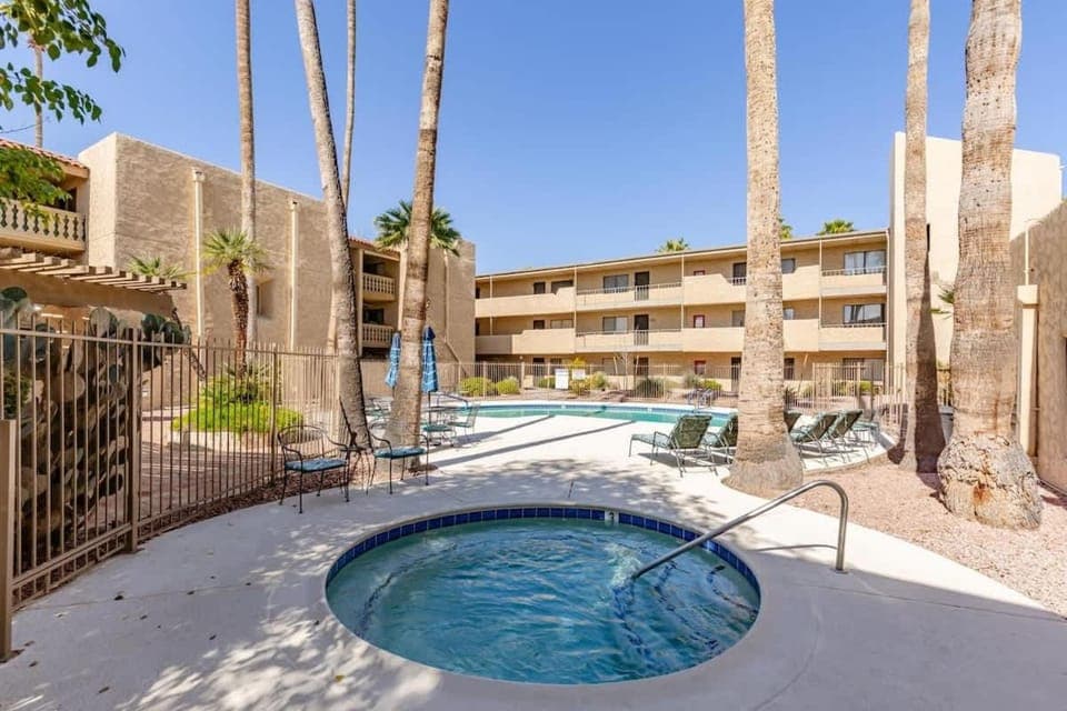 Scottsdale Chic Condo-Walk To Old Town Scottsdale Apartment in Paradise Valley