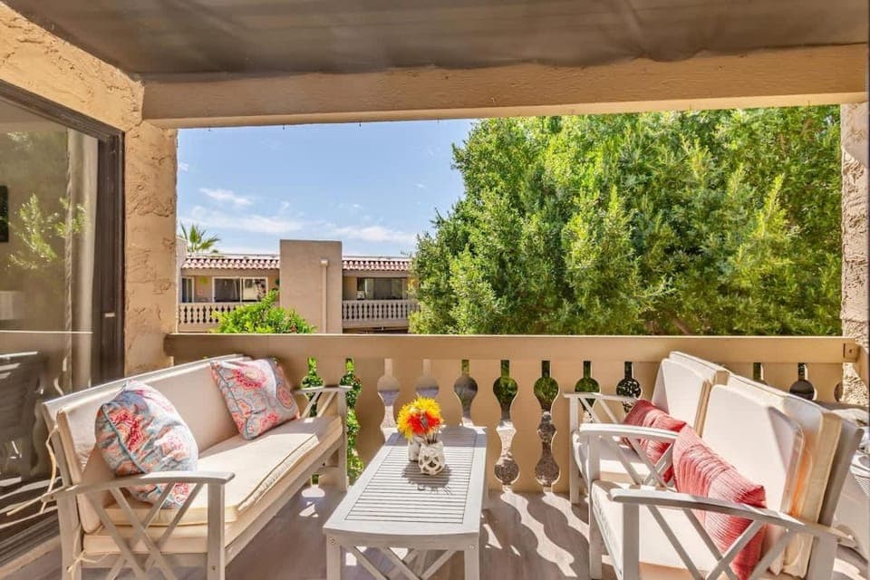Scottsdale Chic Condo-Walk To Old Town Scottsdale Apartment in Paradise Valley
