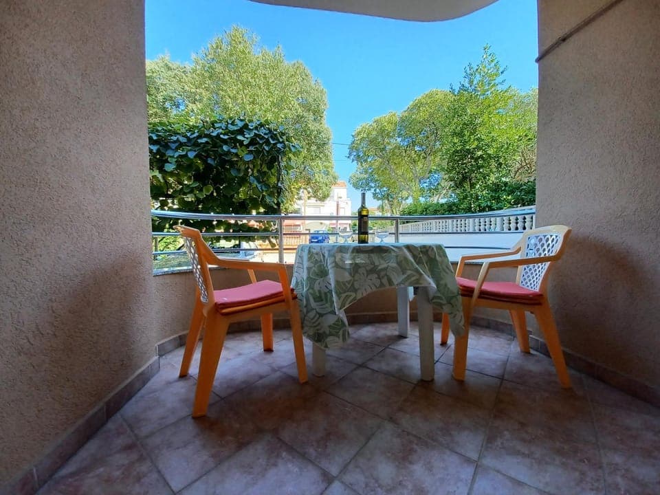 Patio, Day, Balcony/Terrace, Seating area, Dining area