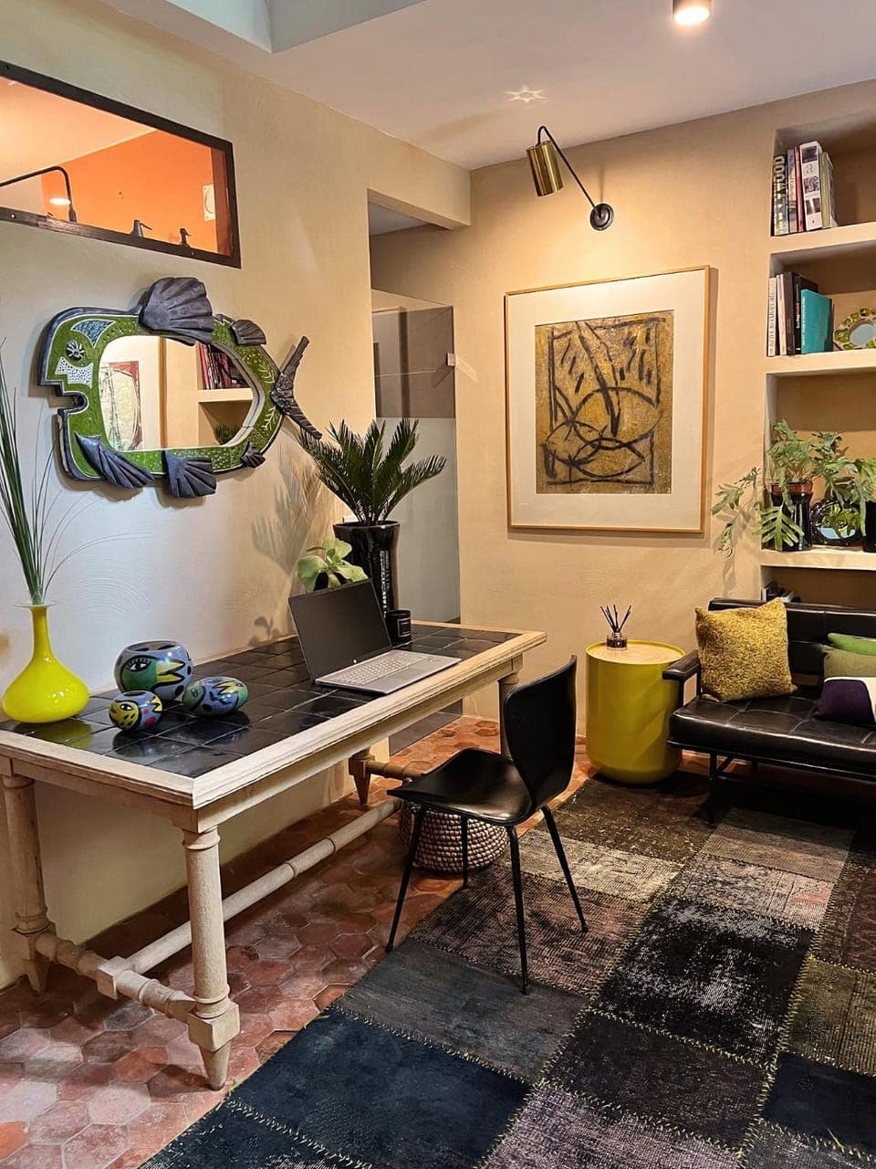 Shower, Living room, Seating area