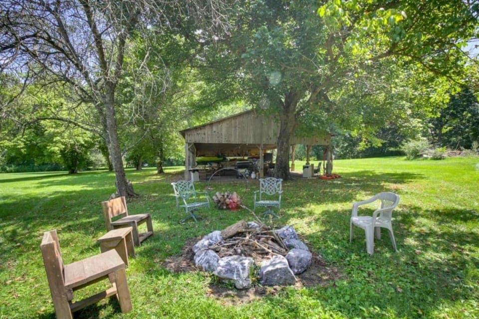 Riverfront Home (Apartment and Bar) House in Rockbridge County