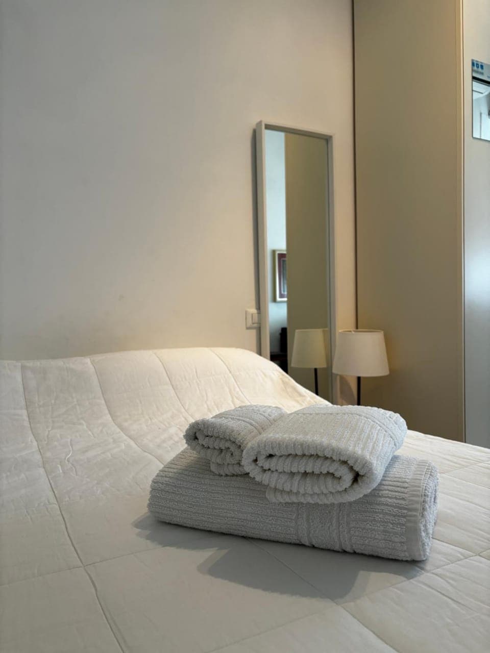 Bed, Photo of the whole room, Bedroom, towels