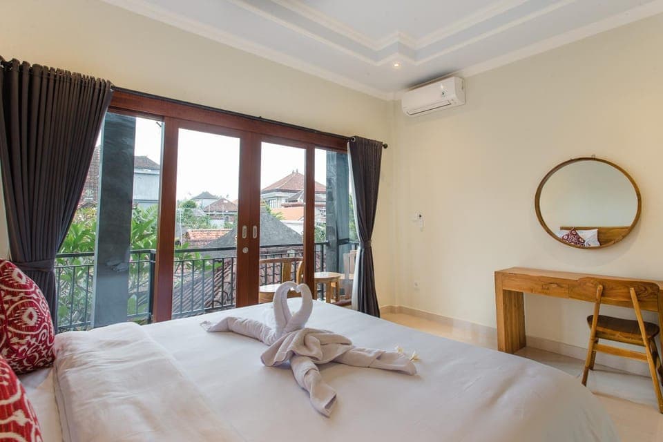 Bed, Photo of the whole room, Bedroom, towels, air conditioner