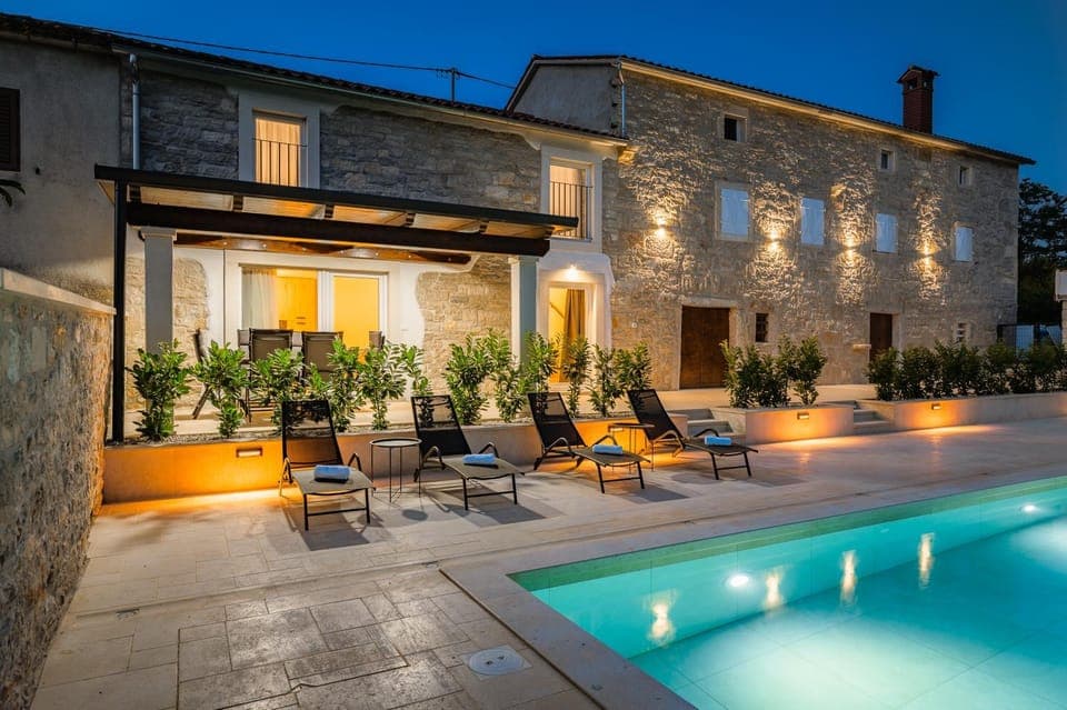 Property building, Swimming pool