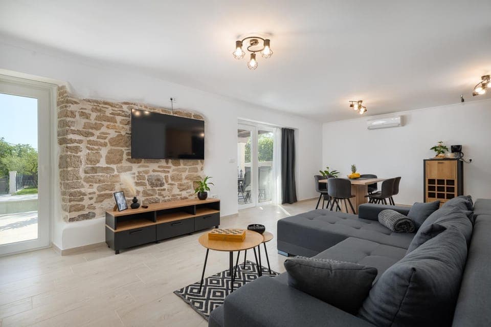 Communal lounge/ TV room, TV and multimedia, Living room, Seating area