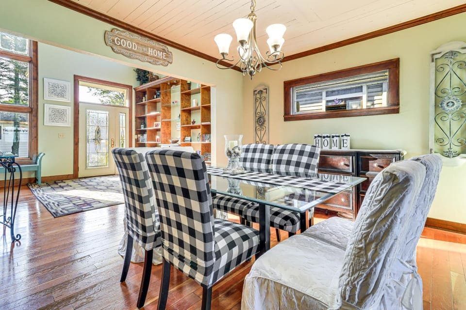 Hot Tub & Private Beach! Lake Erie Family Getaway House in Jerusalem Township