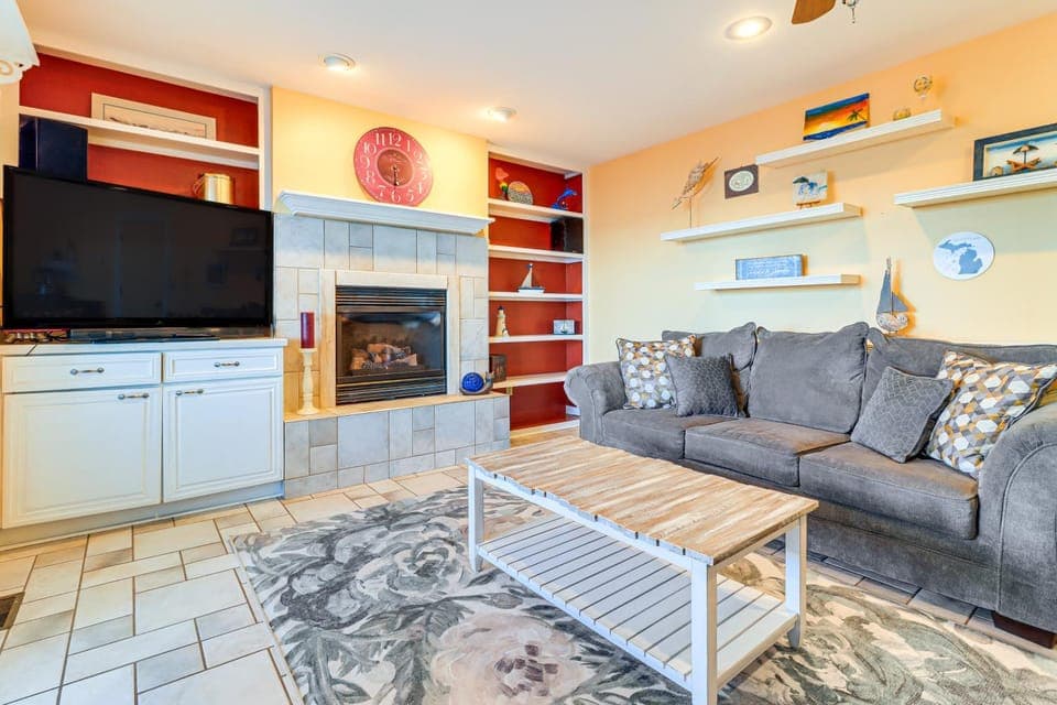 Hot Tub & Private Beach! Lake Erie Family Getaway House in Jerusalem Township