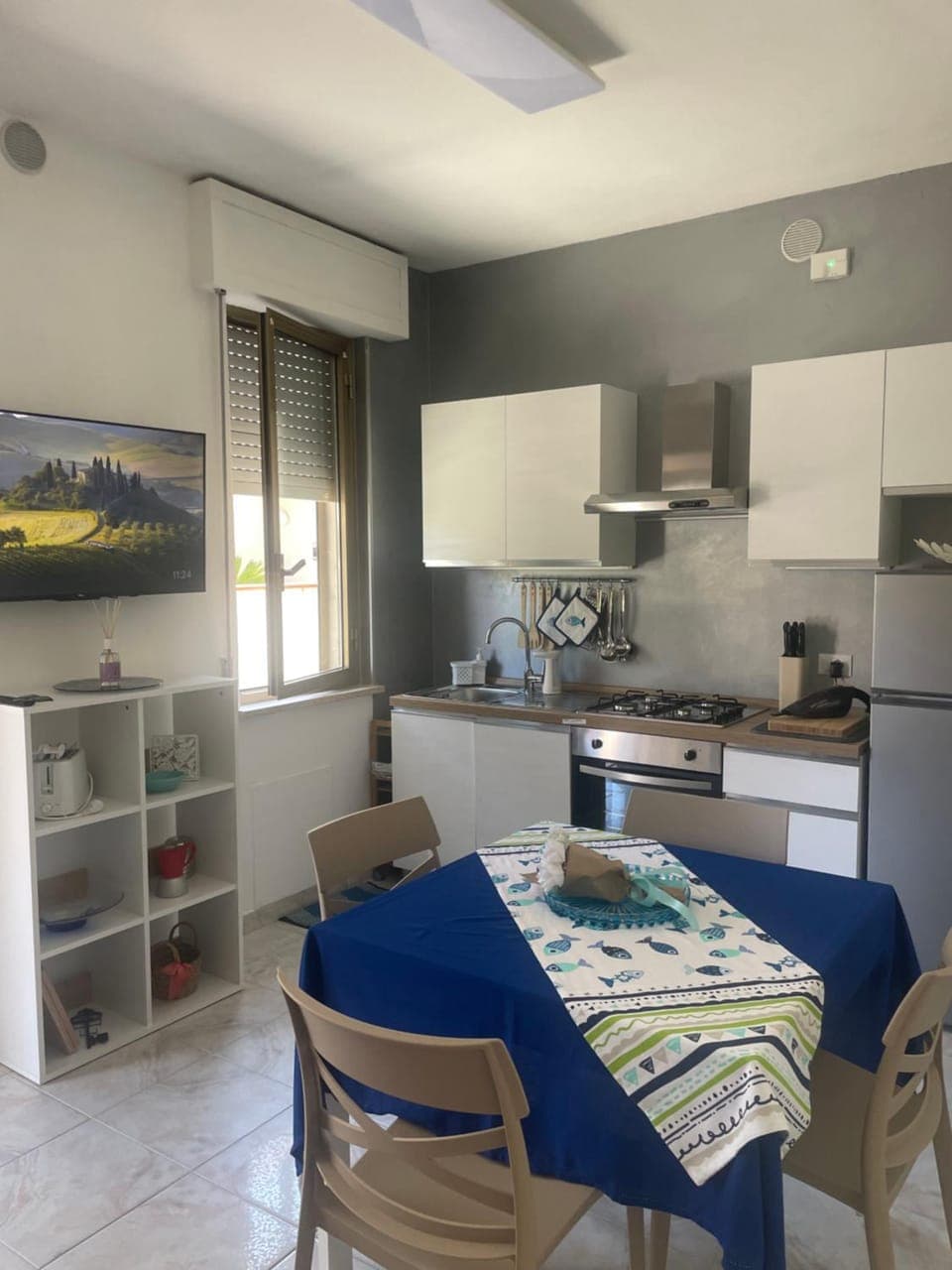 TV and multimedia, Kitchen or kitchenette, Dining area, dishwasher, oven, stove