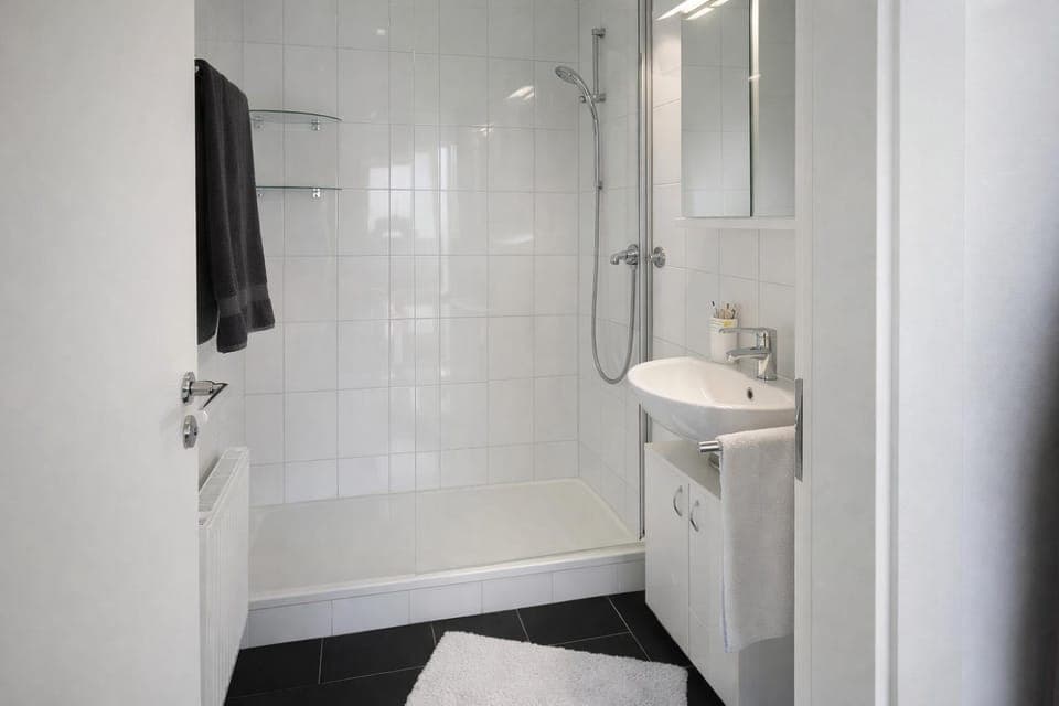 Shower, Bathroom, towels