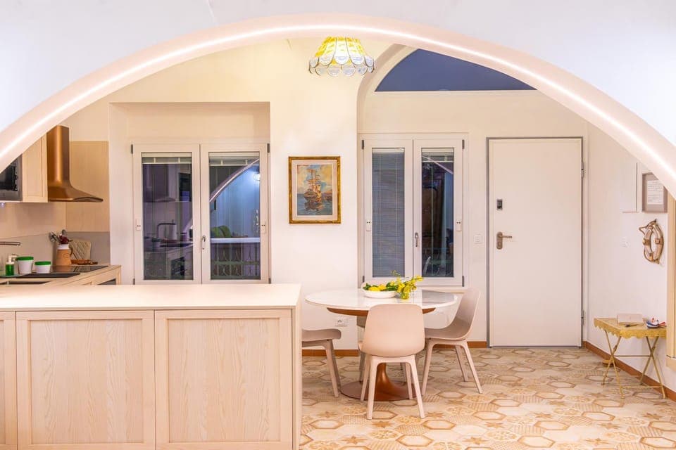 Kitchen or kitchenette, Dining area, minibar, pet friendly, stove