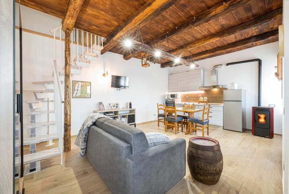 Communal lounge/ TV room, TV and multimedia, Coffee/tea facilities, Kitchen or kitchenette, Living room, dishwasher, internet, internet, microwave, stove, kitchen