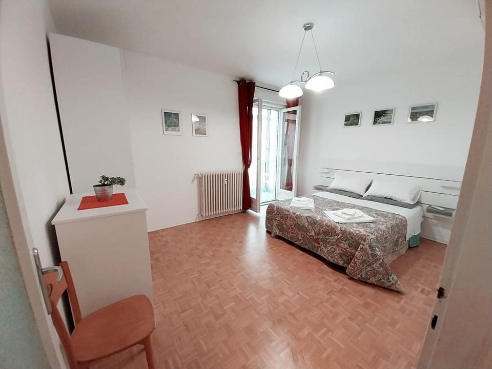 Bed, Photo of the whole room, Bedroom, wardrobe