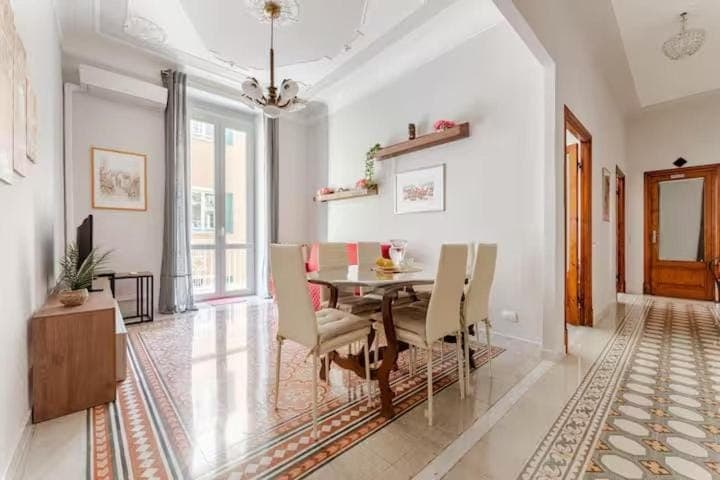 Communal lounge/ TV room, TV and multimedia, Dining area, Bedroom, air conditioner