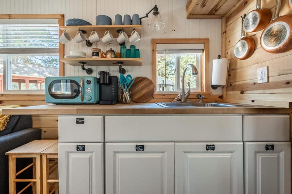 Kitchen or kitchenette, stove