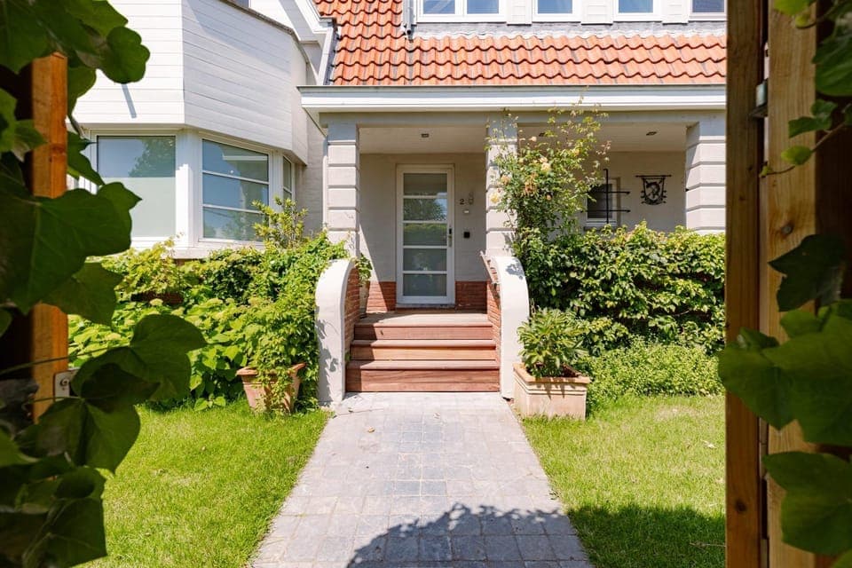 Property building, Facade/entrance