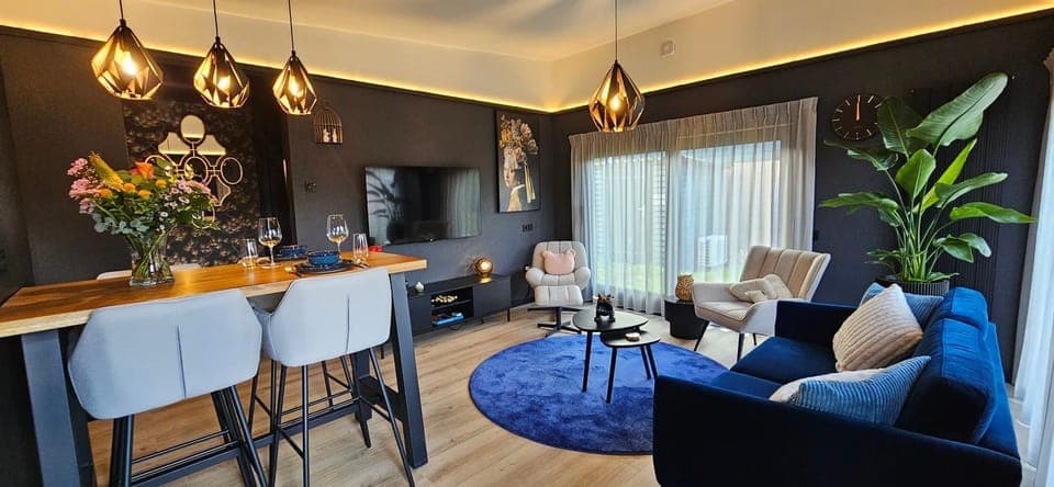 Seating area, Dining area