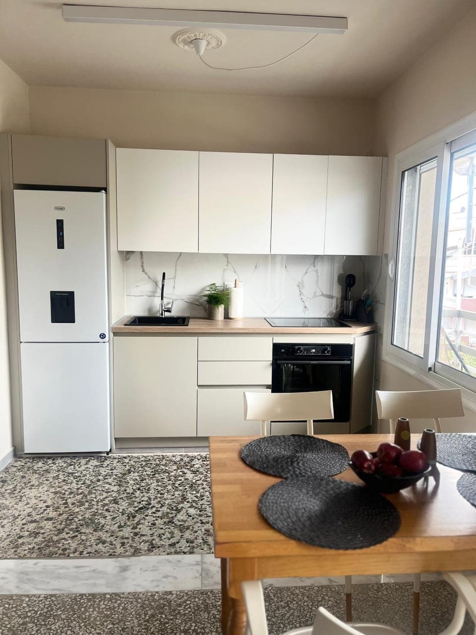 Kitchen or kitchenette, Dining area, oven, stove