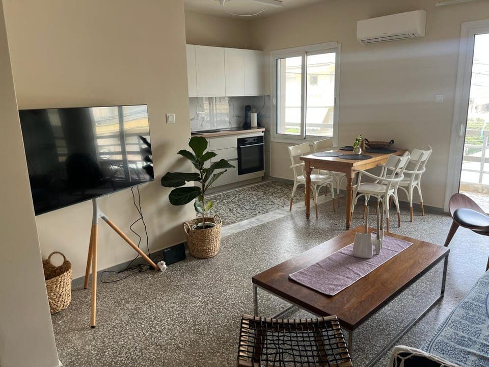 Communal lounge/ TV room, TV and multimedia, Kitchen or kitchenette, Living room, Seating area, Dining area, Evening entertainment