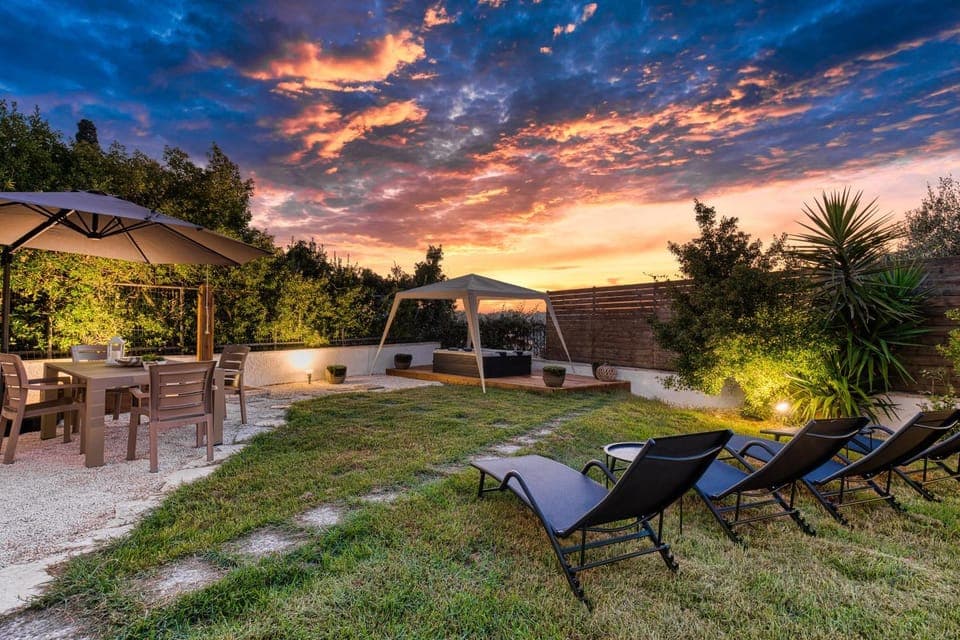 Shower, Summer, Garden, Hot Tub, View (from property/room), Dining area, Sunset, sunbed