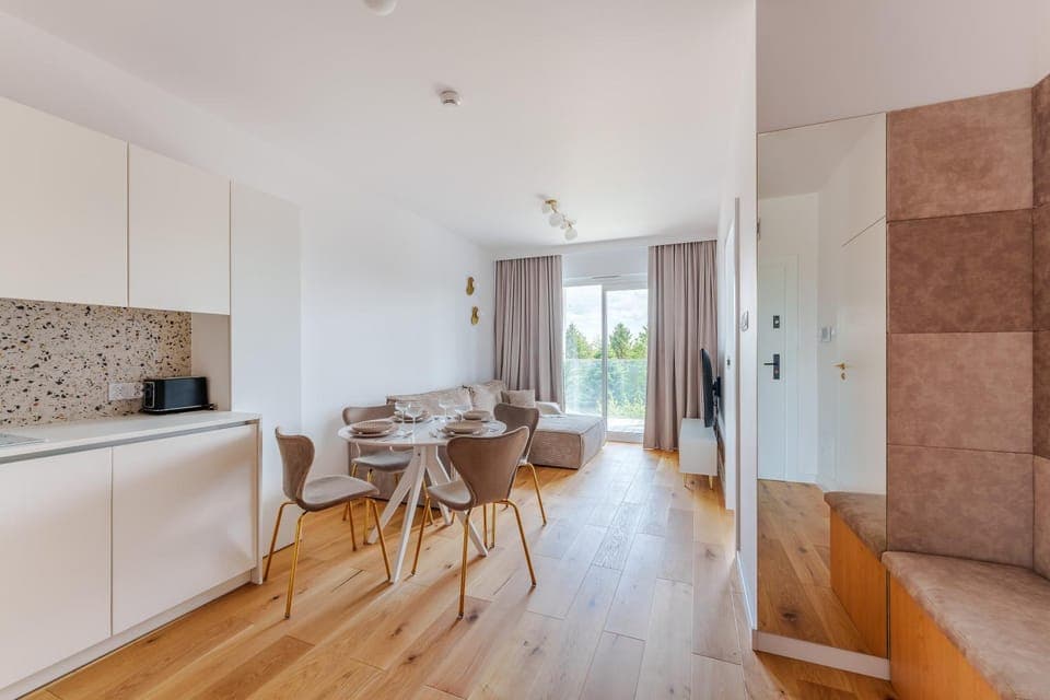 Kitchen or kitchenette, Living room, Seating area, Dining area