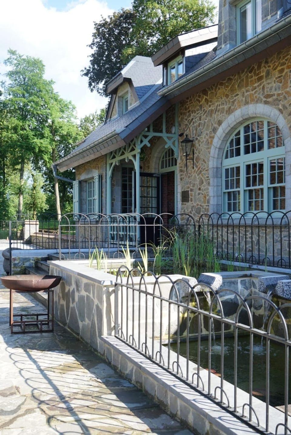 Property building, Restaurant/places to eat, Breakfast