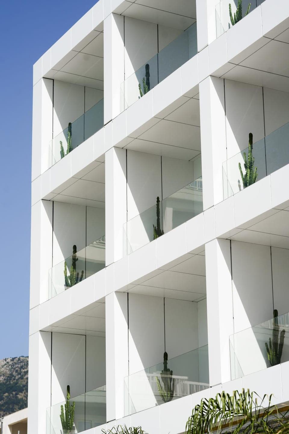 Property building, Day, Balcony/Terrace