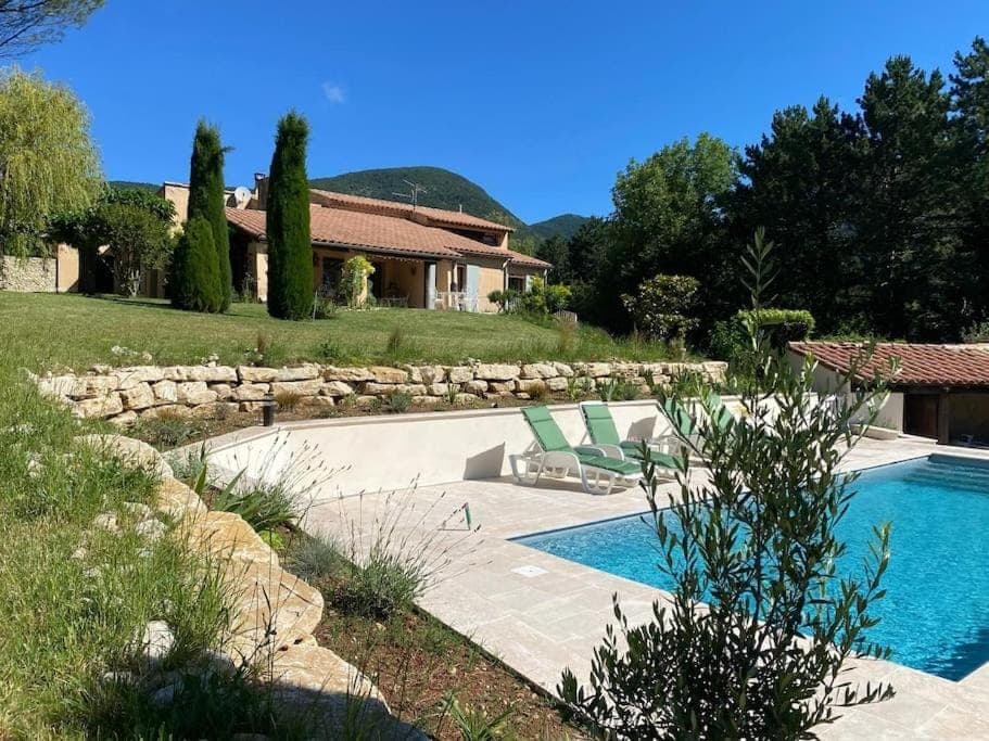 Property building, Garden, Garden view, Pool view, Swimming pool