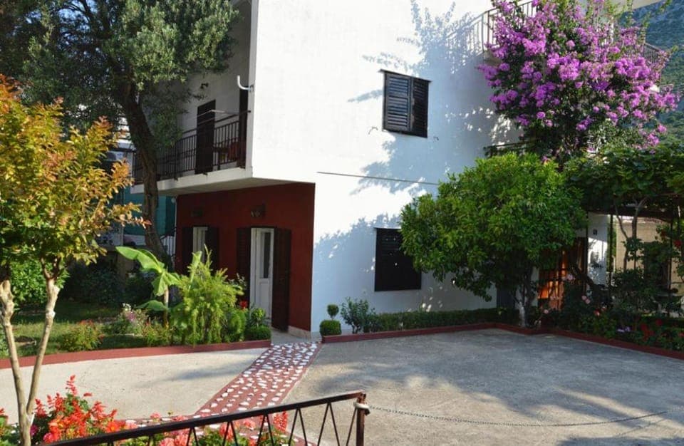 Property building, Garden