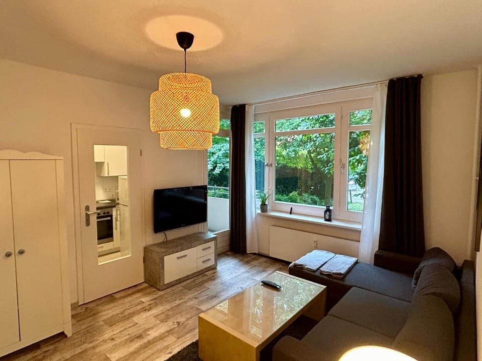 TV and multimedia, Living room, Seating area, Evening entertainment