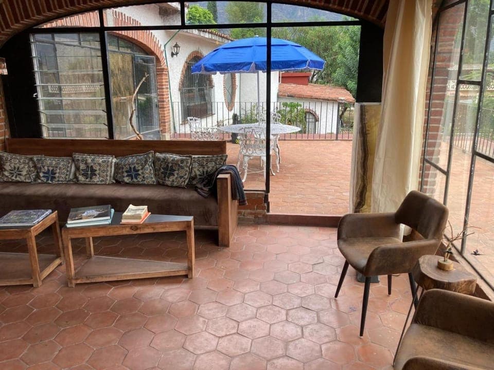 Patio, Restaurant/places to eat, Day, Coffee/tea facilities, View (from property/room), Balcony/Terrace, Living room, Lounge or bar, Seating area, Dining area, Food, Mountain view, Breakfast