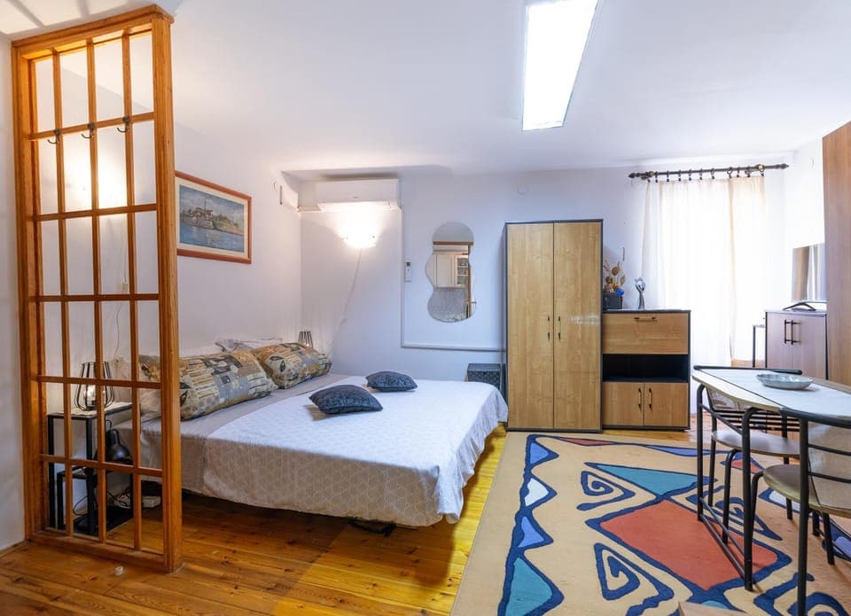 Bed, Photo of the whole room, Seating area, wardrobe