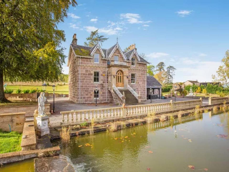 Property building, Lake view