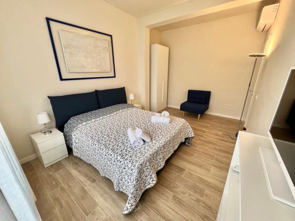 Bedroom, wardrobe, air conditioner