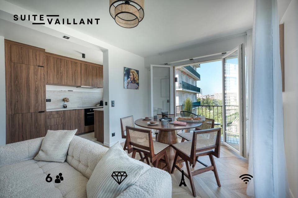 Kitchen or kitchenette, Living room, Dining area