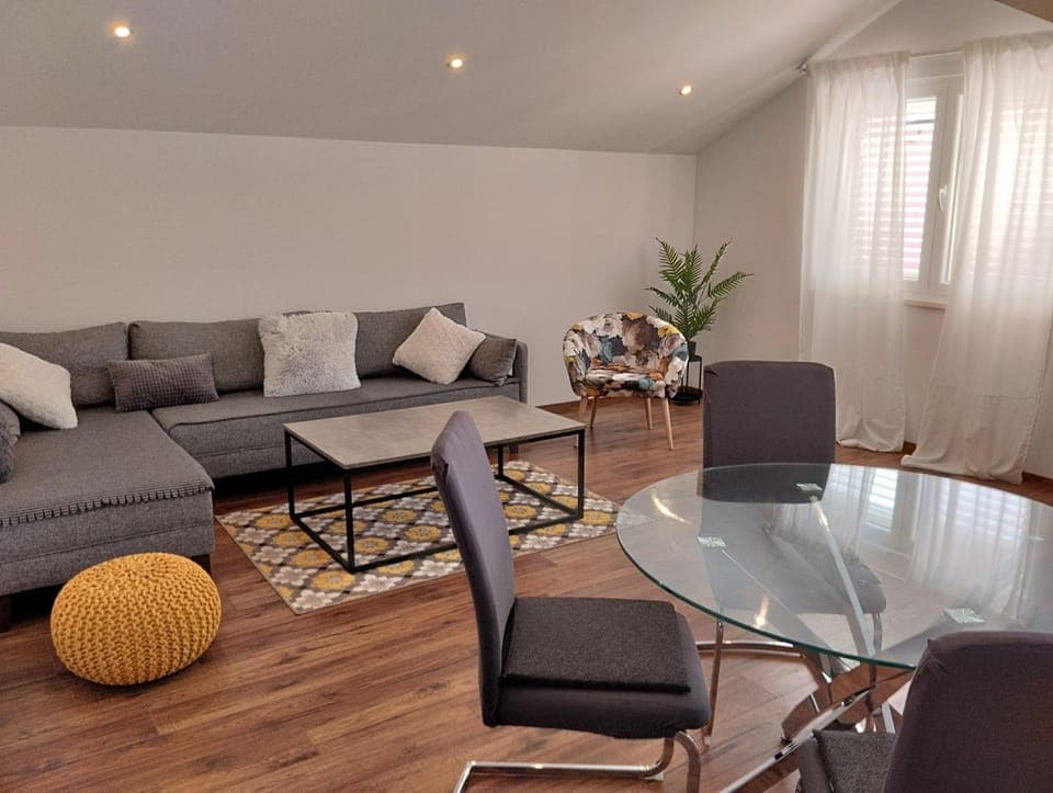 Living room, Seating area, Dining area