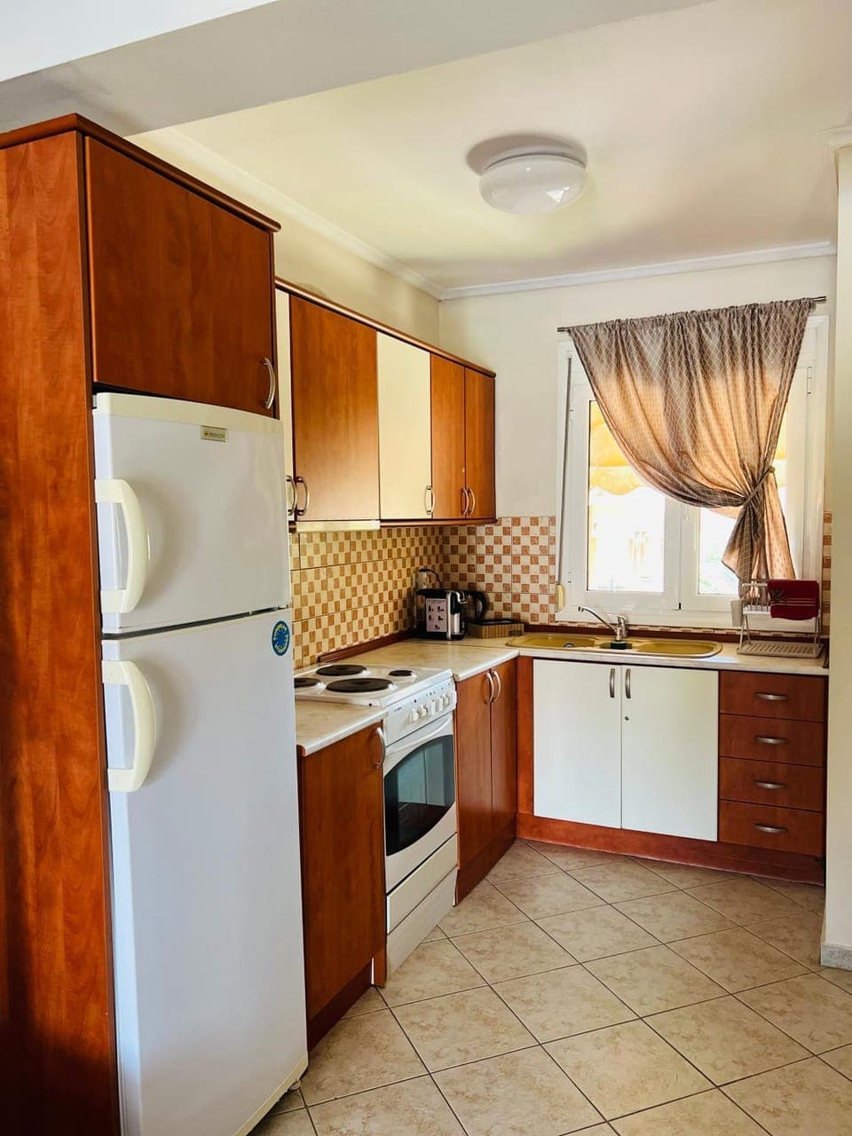 Kitchen or kitchenette, oven