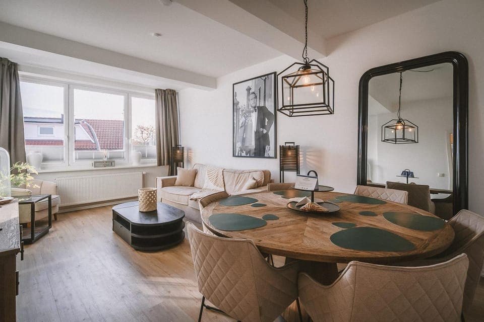 Living room, Seating area, Dining area