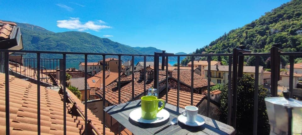 View (from property/room), Balcony/Terrace, Lake view